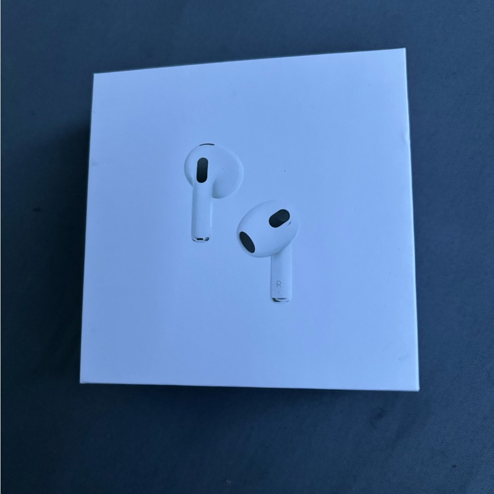 AirPod generation 3, brand new Apple wireless earbuds